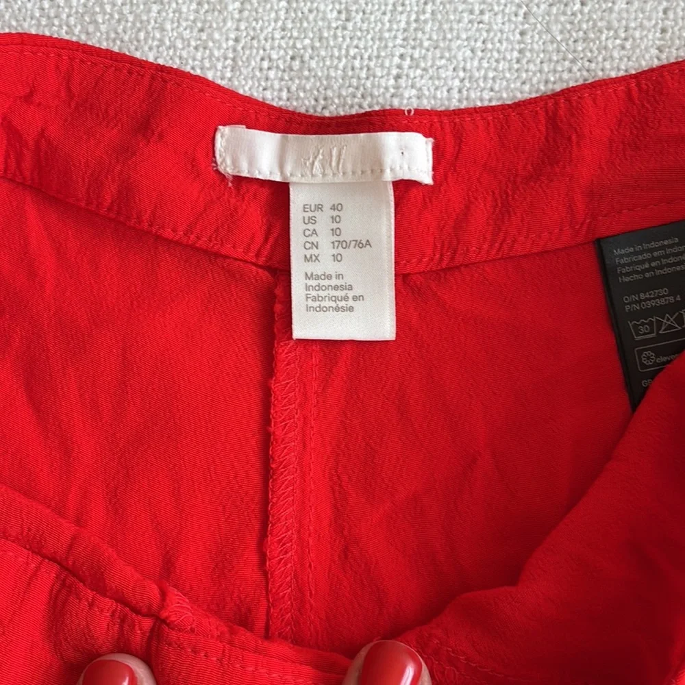 H&M‎ red shorts